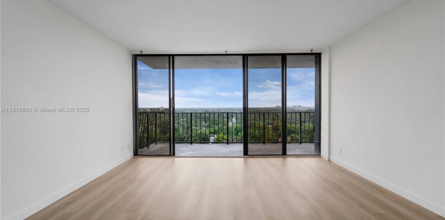 Кондоминиум с 2 спальнями в Майами, Флорида № 1966139