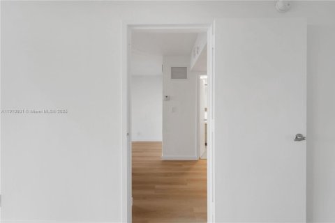 Снять в аренду кондоминиум в Майами, Флорида 2 спальни, 113.81м2, № 1966139 - фото 22