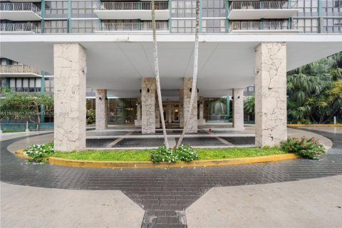 Снять в аренду кондоминиум в Майами, Флорида 2 спальни, 113.81м2, № 1966139 - фото 2