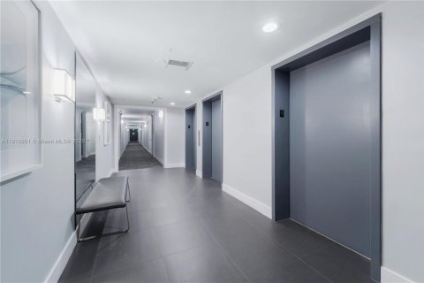 Снять в аренду кондоминиум в Майами, Флорида 2 спальни, 113.81м2, № 1966139 - фото 10