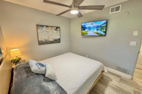 Condominio en venta en Saint Petersburg, Florida, 2 dormitorios, 65.87 m2 № 1900957 - foto 12