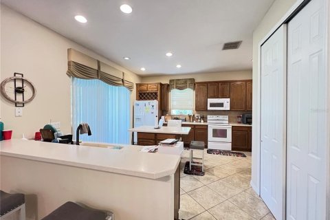 House in Kissimmee, Florida 4 bedrooms, 213.77 sq.m. № 2103897 - photo 11