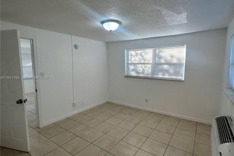 Appartement à louer à Fort Lauderdale, Floride: 1 chambre, 380.99 m2 № 1997892 - photo 2