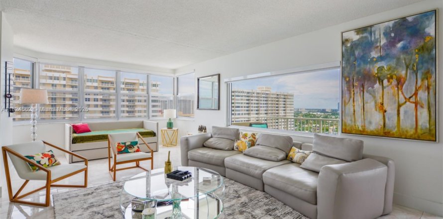 Condo à Hallandale Beach, Floride, 3 chambres № 1801133