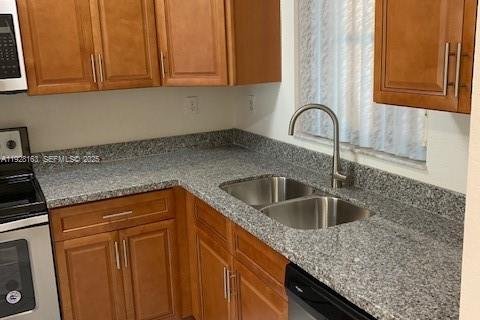 Condo in Coral Springs, Florida, 2 bedrooms  № 1988292 - photo 9