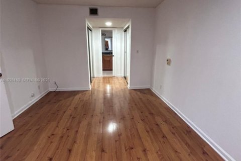 Condo in Coral Springs, Florida, 2 bedrooms  № 1988292 - photo 18