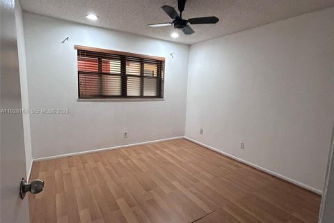 Condo in Coral Springs, Florida, 2 bedrooms  № 1988292 - photo 12