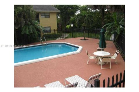 Condo in Coral Springs, Florida, 2 bedrooms  № 1988292 - photo 4