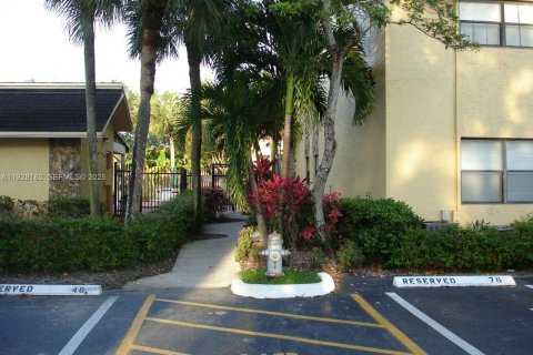 Condo in Coral Springs, Florida, 2 bedrooms  № 1988292 - photo 5