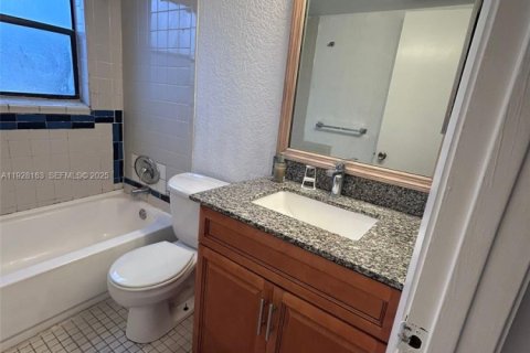 Condo in Coral Springs, Florida, 2 bedrooms  № 1988292 - photo 11