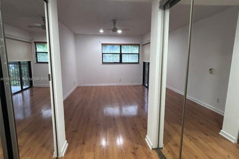 Condo in Coral Springs, Florida, 2 bedrooms  № 1988292 - photo 17