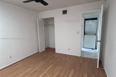 Condo in Coral Springs, Florida, 2 bedrooms  № 1988292 - photo 14