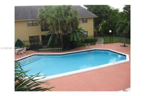 Condo in Coral Springs, Florida, 2 bedrooms  № 1988292 - photo 3