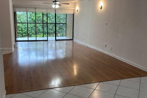 Condo in Coral Springs, Florida, 2 bedrooms  № 1988292 - photo 6