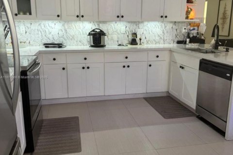 Villa ou maison à vendre à Doral, Floride: 4 chambres, 214.6 m2 № 2059890 - photo 8