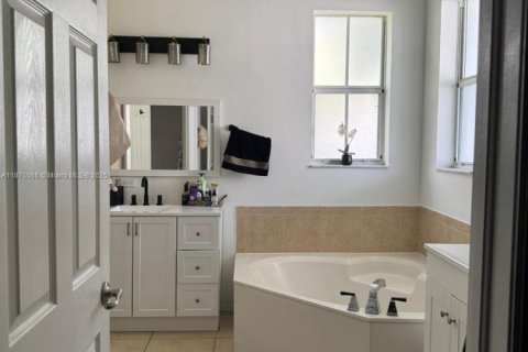 Villa ou maison à vendre à Doral, Floride: 4 chambres, 214.6 m2 № 2059890 - photo 18