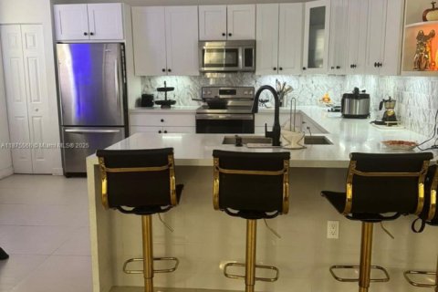 Villa ou maison à vendre à Doral, Floride: 4 chambres, 214.6 m2 № 2059890 - photo 4