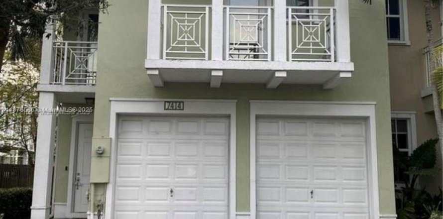 Villa ou maison à Doral, Floride 4 chambres, 214.6 m2 № 2059890