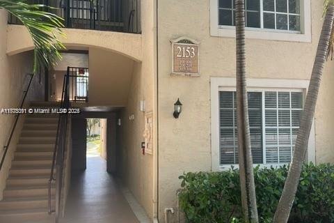 Condo in Miramar, Florida, 2 bedrooms  № 1868604 - photo 1