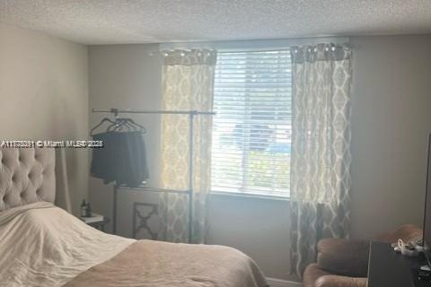Condo in Miramar, Florida, 2 bedrooms  № 1868604 - photo 13