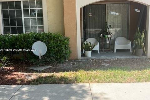 Condo in Miramar, Florida, 2 bedrooms  № 1868604 - photo 3