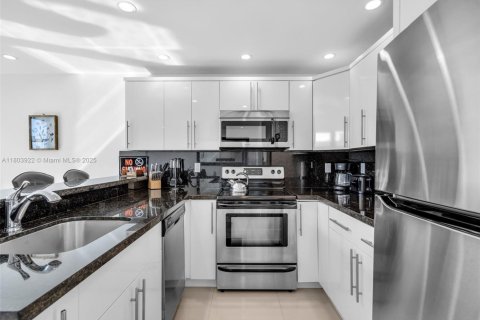 Condominio en venta en Miami Beach, Florida, 1 habitación, 70.61 m2 № 1979623 - foto 11