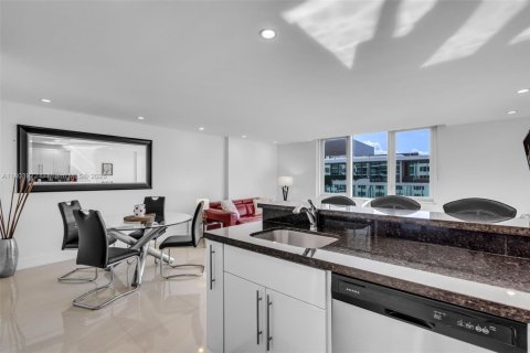 Condominio en venta en Miami Beach, Florida, 1 habitación, 70.61 m2 № 1979623 - foto 12