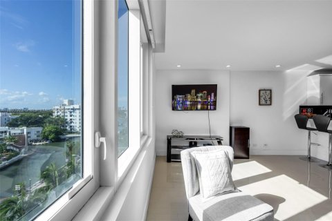 Condominio en venta en Miami Beach, Florida, 1 habitación, 70.61 m2 № 1979623 - foto 9