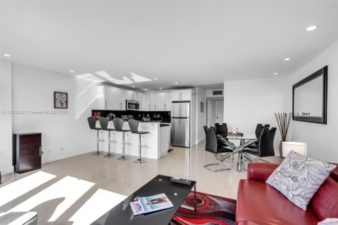 Condominio en venta en Miami Beach, Florida, 1 habitación, 70.61 m2 № 1979623 - foto 13