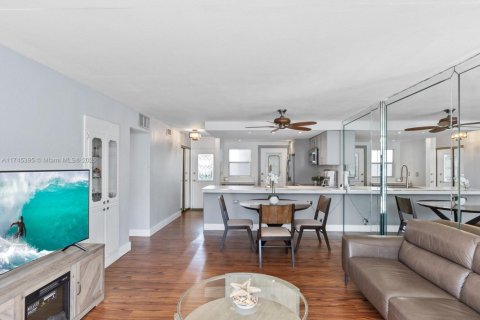 Купить кондоминиум в Норт-Майами-Бич, Флорида 2 спальни, 103.12м2, № 1976207 - фото 9