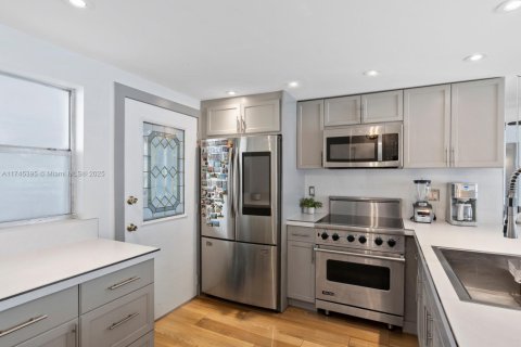 Купить кондоминиум в Норт-Майами-Бич, Флорида 2 спальни, 103.12м2, № 1976207 - фото 2