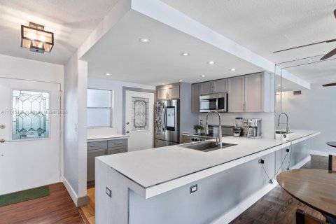 Купить кондоминиум в Норт-Майами-Бич, Флорида 2 спальни, 103.12м2, № 1976207 - фото 3