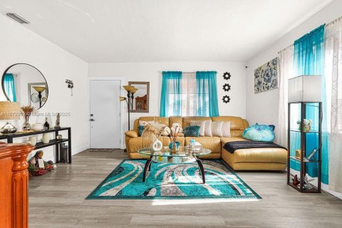 Propiedad comercial en venta en Miami, Florida, 239.22 m2 № 1896073 - foto 10