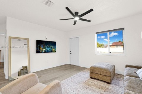 Propiedad comercial en venta en Miami, Florida, 239.22 m2 № 1896073 - foto 26