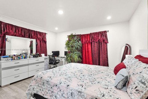 Propiedad comercial en venta en Miami, Florida, 239.22 m2 № 1896073 - foto 17