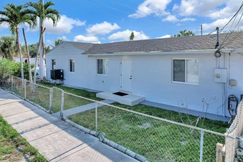 Propiedad comercial en venta en Miami, Florida, 239.22 m2 № 1896073 - foto 23