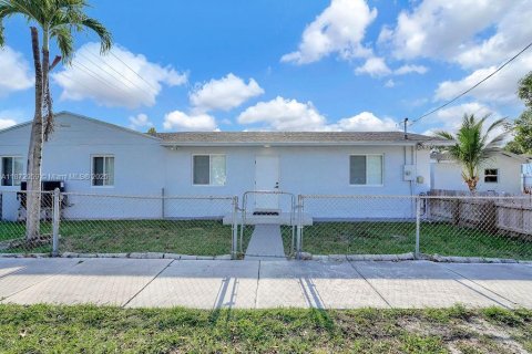 Propiedad comercial en venta en Miami, Florida, 239.22 m2 № 1896073 - foto 4