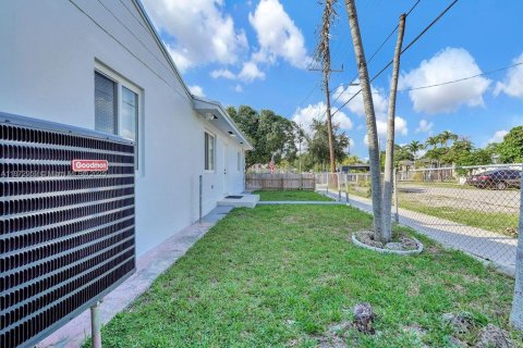 Propiedad comercial en venta en Miami, Florida, 239.22 m2 № 1896073 - foto 22