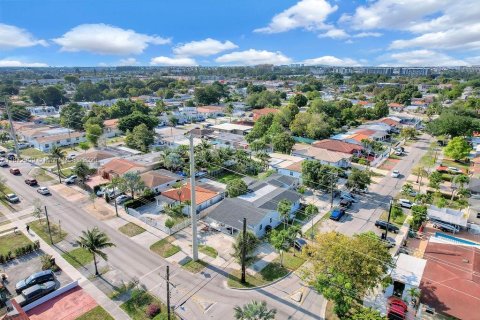 Propiedad comercial en venta en Miami, Florida, 239.22 m2 № 1896073 - foto 2