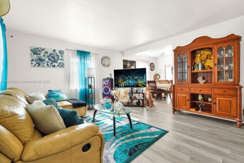 Propiedad comercial en venta en Miami, Florida, 239.22 m2 № 1896073 - foto 9