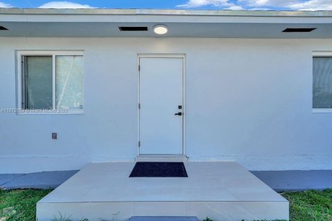 Propiedad comercial en venta en Miami, Florida, 239.22 m2 № 1896073 - foto 24