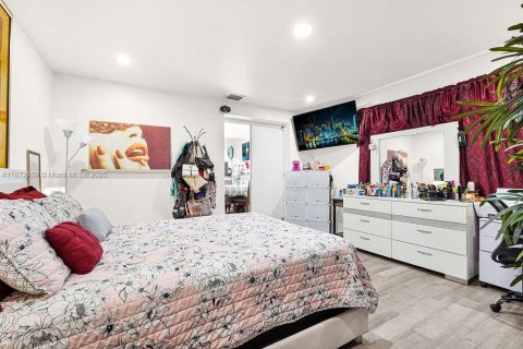 Propiedad comercial en venta en Miami, Florida, 239.22 m2 № 1896073 - foto 16