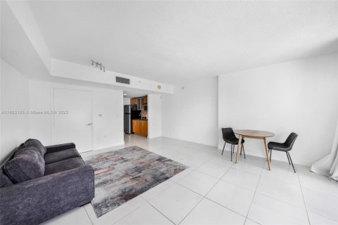 Condo in Miami, Florida  № 2021114 - photo 18
