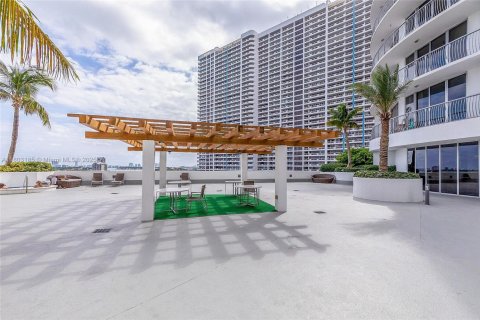 Condo in Miami, Florida  № 2021114 - photo 25