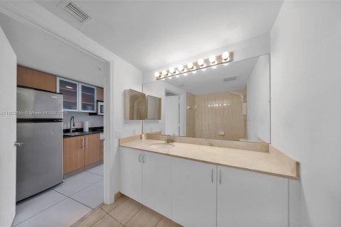 Condo in Miami, Florida  № 2021114 - photo 14