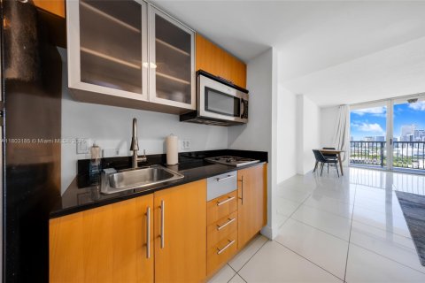 Condo in Miami, Florida  № 2021114 - photo 11