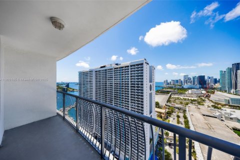 Condo in Miami, Florida  № 2021114 - photo 2