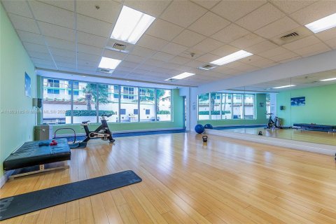 Condo in Miami, Florida  № 2021114 - photo 27