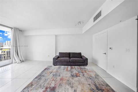 Condo in Miami, Florida  № 2021114 - photo 8