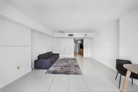 Condo in Miami, Florida  № 2021114 - photo 17